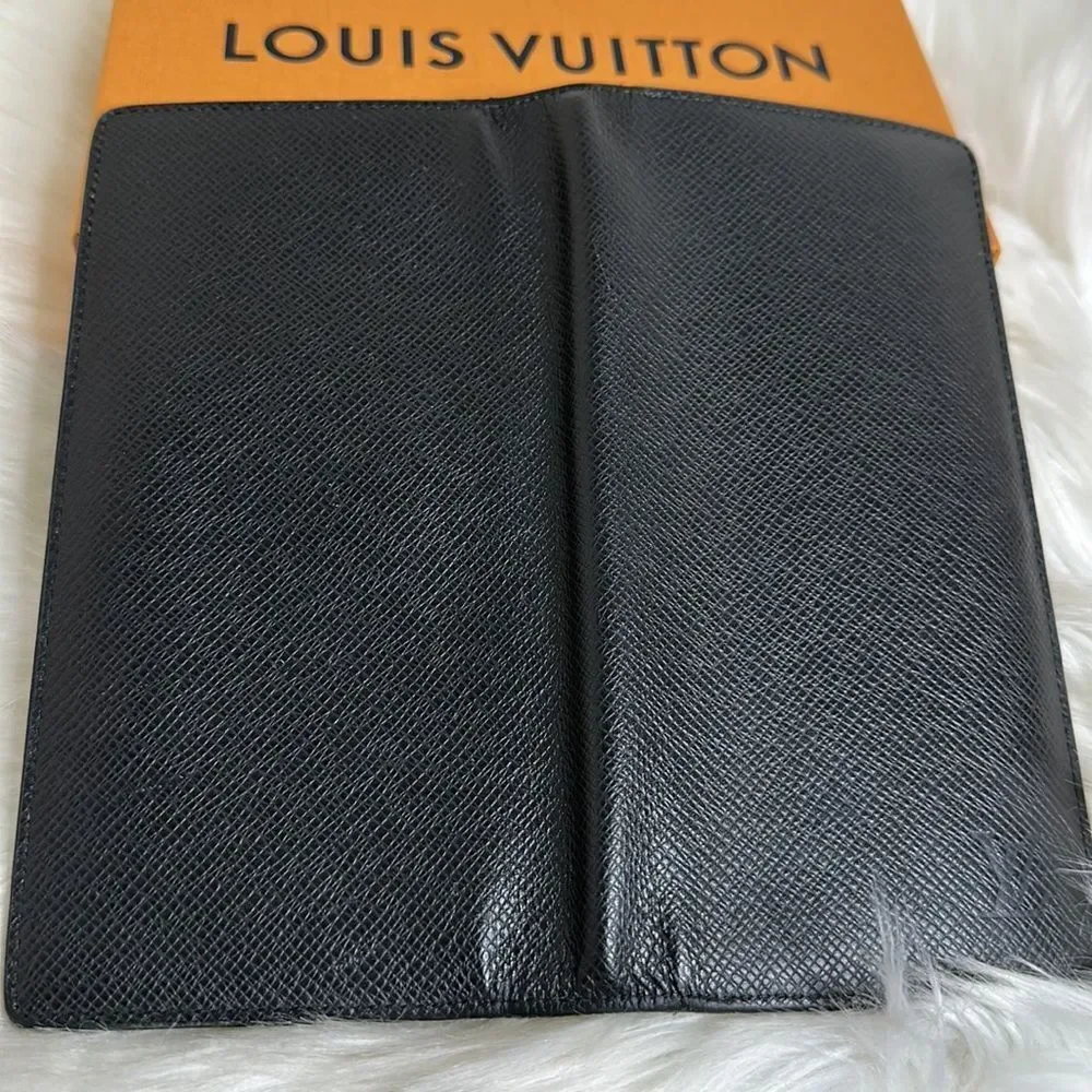 💯Authentic Louis Vuitton Bifold Long Wallet🍀